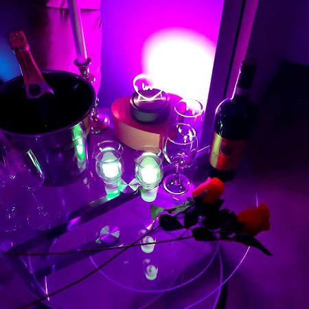 Un Sejour Romantique En Couple Avec Jacuzzi Prive Chromotherapie Jardin Maison Privee Ychoux Ngoại thất bức ảnh