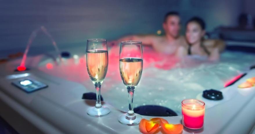 Un Sejour Romantique En Couple Avec Jacuzzi Prive Chromotherapie Jardin Maison Privee Ychoux Ngoại thất bức ảnh