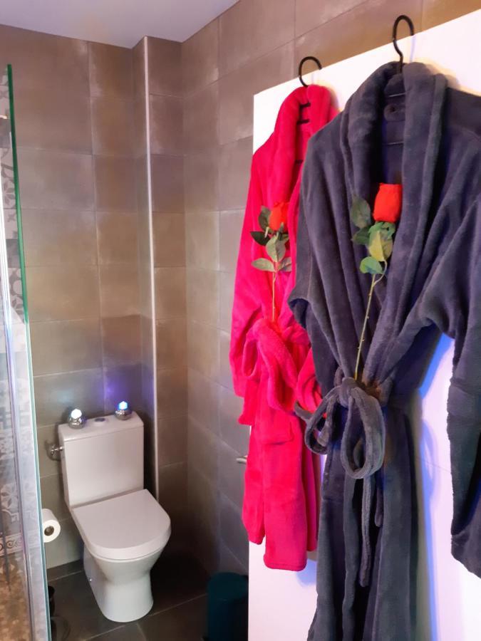 Un Sejour Romantique En Couple Avec Jacuzzi Prive Chromotherapie Jardin Maison Privee Ychoux Ngoại thất bức ảnh