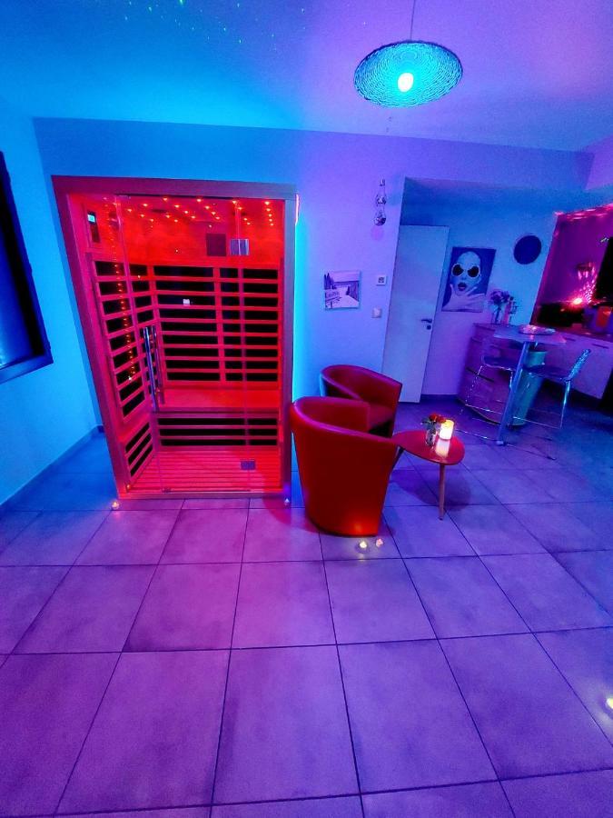 Un Sejour Romantique En Couple Avec Jacuzzi Prive Chromotherapie Jardin Maison Privee Ychoux Ngoại thất bức ảnh