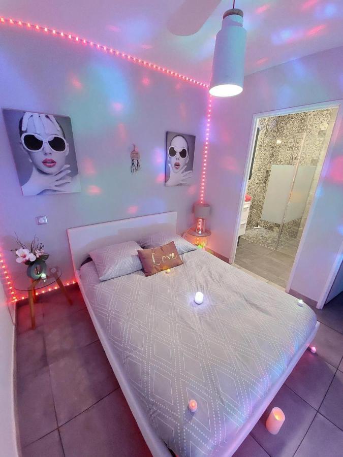 Un Sejour Romantique En Couple Avec Jacuzzi Prive Chromotherapie Jardin Maison Privee Ychoux Ngoại thất bức ảnh