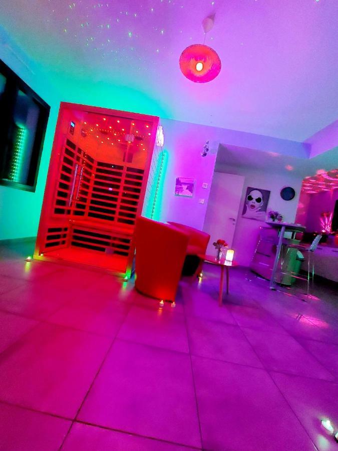 Un Sejour Romantique En Couple Avec Jacuzzi Prive Chromotherapie Jardin Maison Privee Ychoux Ngoại thất bức ảnh