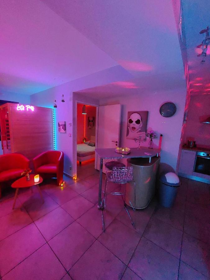 Un Sejour Romantique En Couple Avec Jacuzzi Prive Chromotherapie Jardin Maison Privee Ychoux Ngoại thất bức ảnh